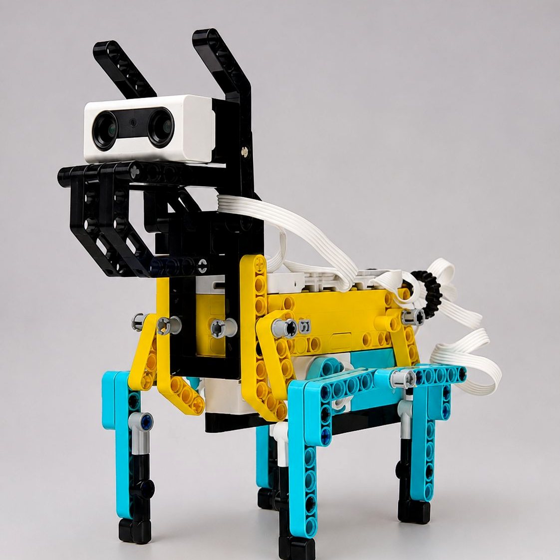 Pies zbudowany z klocków LEGO — element warsztatów z dogoterapii